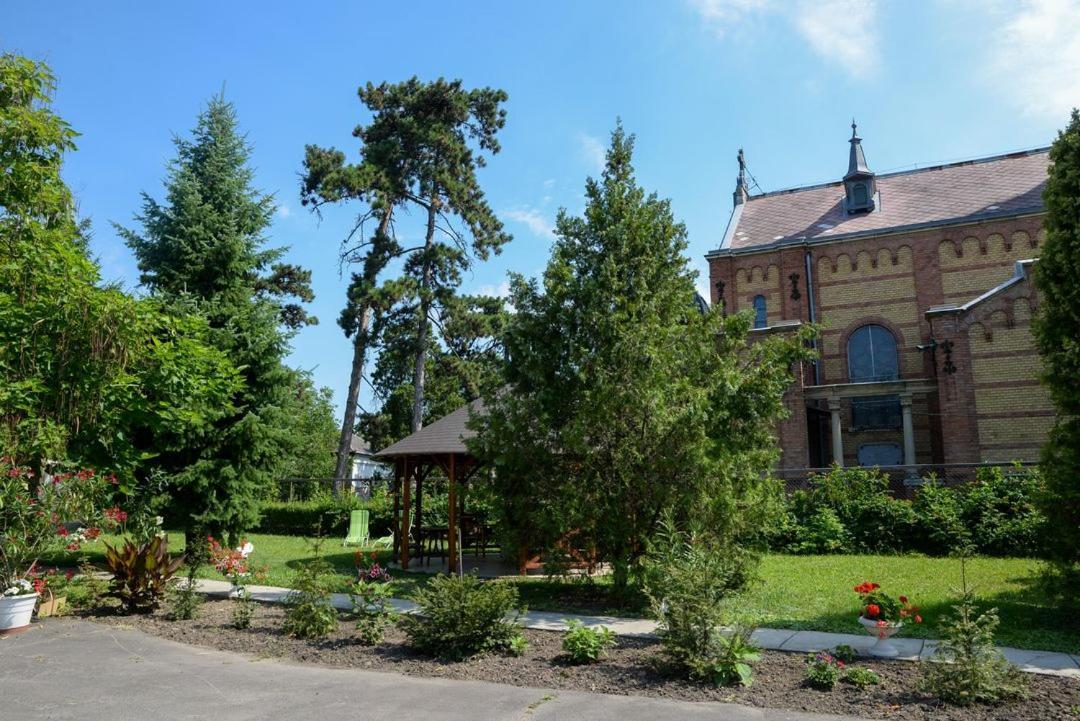 Bed and Breakfast Harang Panzio Gyomaendrőd Exterior foto